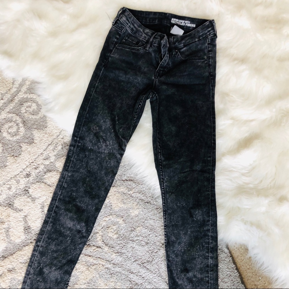 Distressed jean/ jegging from H&M